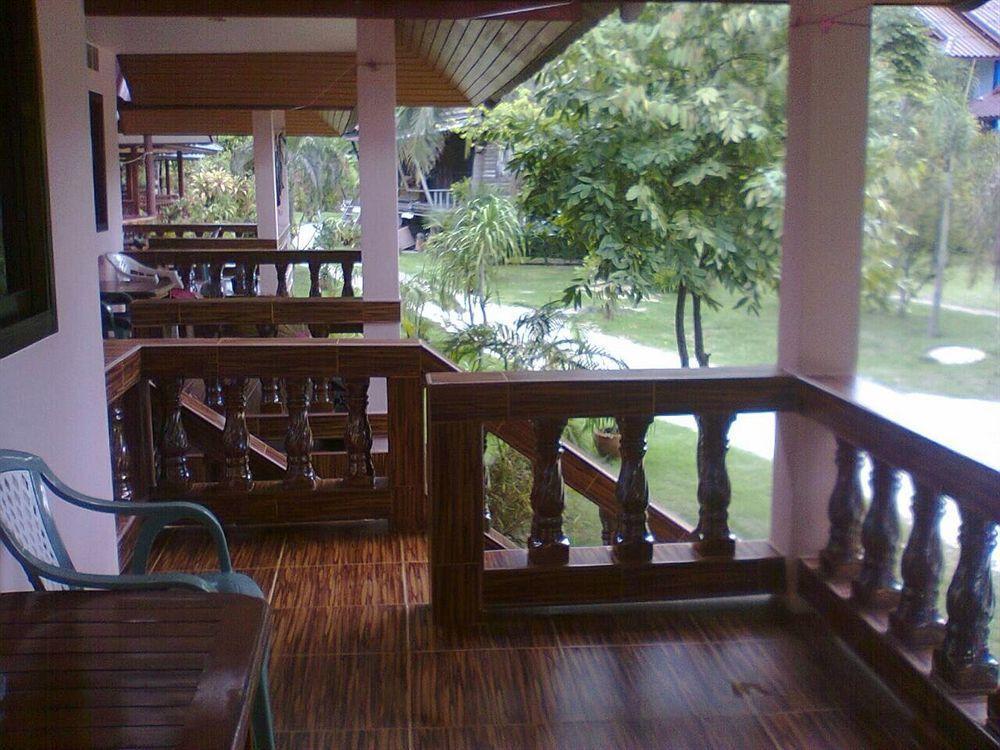 Silver Beach Bungalow Haad Yao Exterior photo