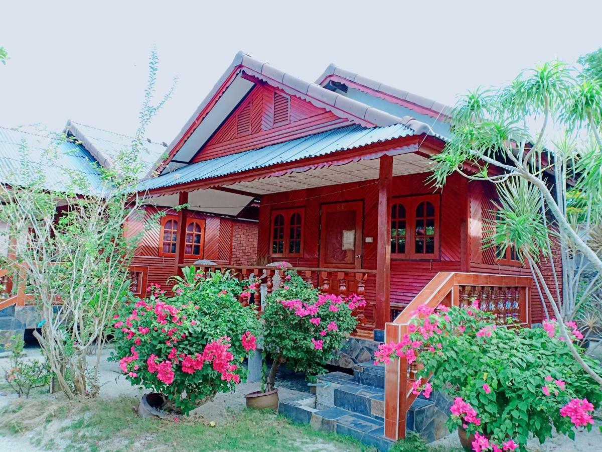 Silver Beach Bungalow Haad Yao Exterior photo