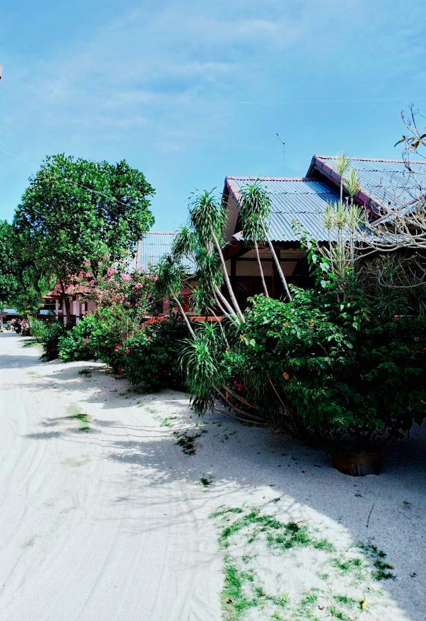 Silver Beach Bungalow Haad Yao Exterior photo