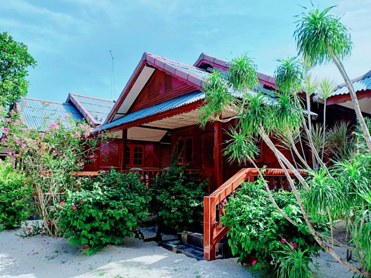 Silver Beach Bungalow Haad Yao Exterior photo